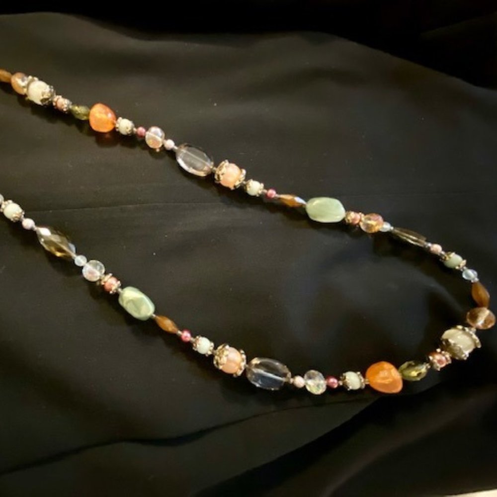 PREMIER DESIGNS GLASS BEAD NECKLACE